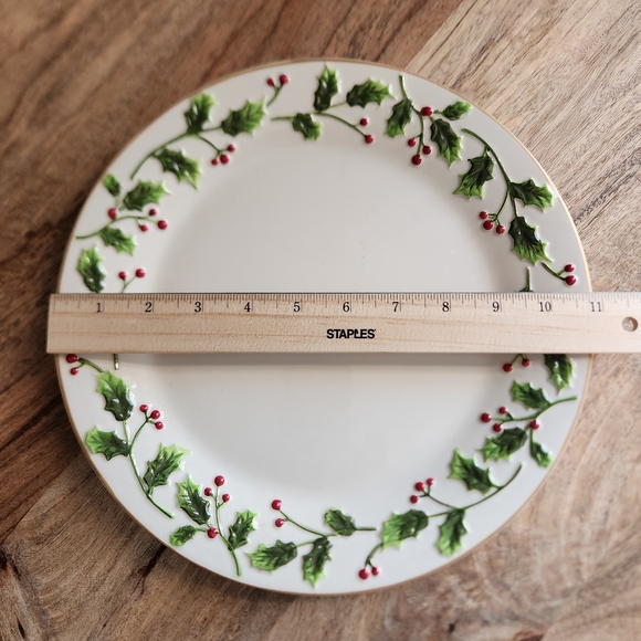 St. Nicholas Square Holly Jolly Holly Berry Dinner/Serving Plate - Picture 9 of 9